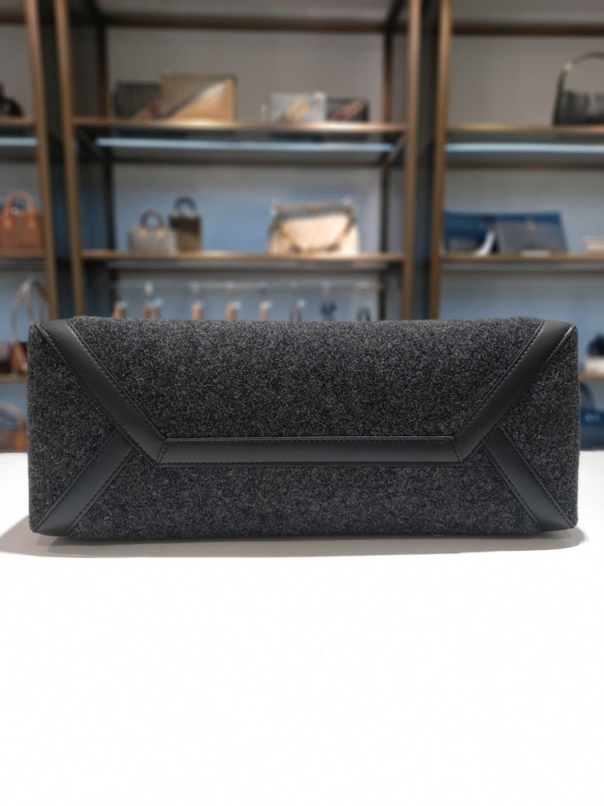 ◆VALENTINO◆ ロゴ刺繍フェルト トートバッグ 1Y2B0A35 BZN 7NJ ◇VALENTINO◇ ロゴ刺繍フェルト トートバッグ 1Y2B0A35 BZN 7NJ