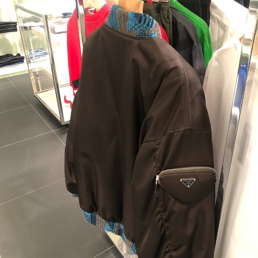 6万取引突破☆UPS速達便利用！【PRADA】ボンバージャケット