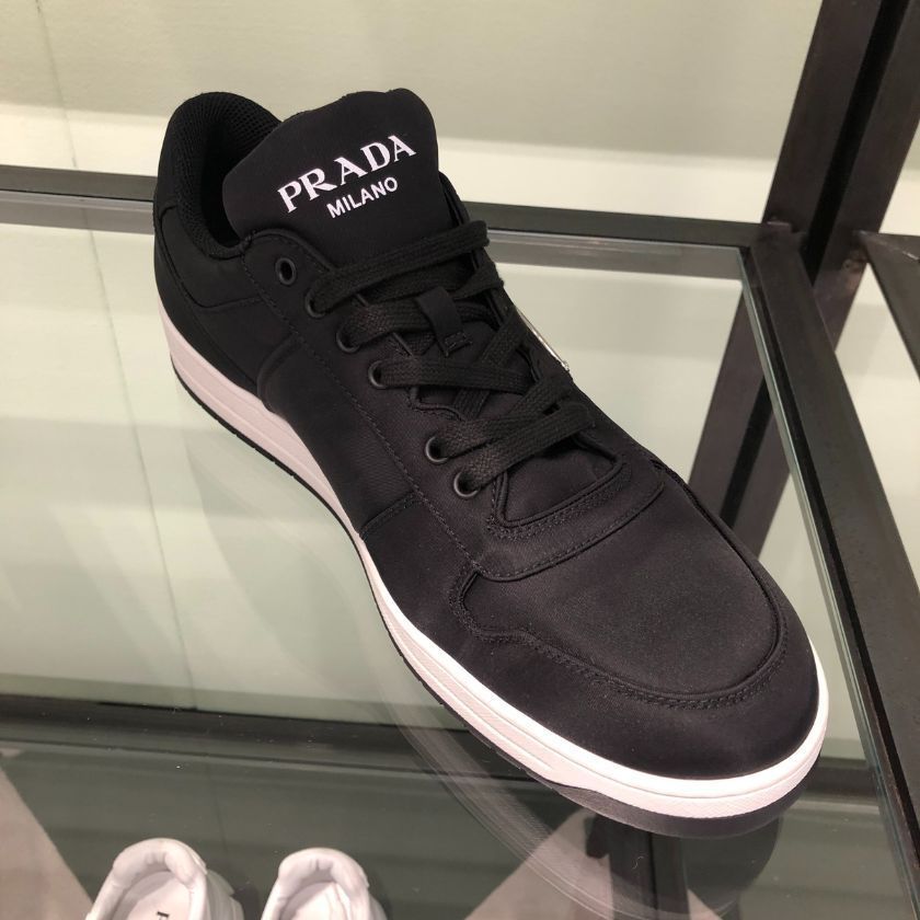 6万取引突破★UPS速達便利用！【PRADA】2EE390 3LNW_スニーカー 6万取引突破☆UPS速達便利用！【PRADA☆プラダ】シューズ