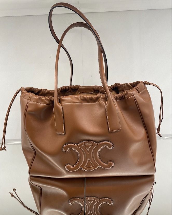 入手困難✨ セリーヌ CELINE トートバッグ スウェード 本革 ブラウン CELINE【入手困難】カバ☆ドローストリング CUIR TRIOMPHE☆全色