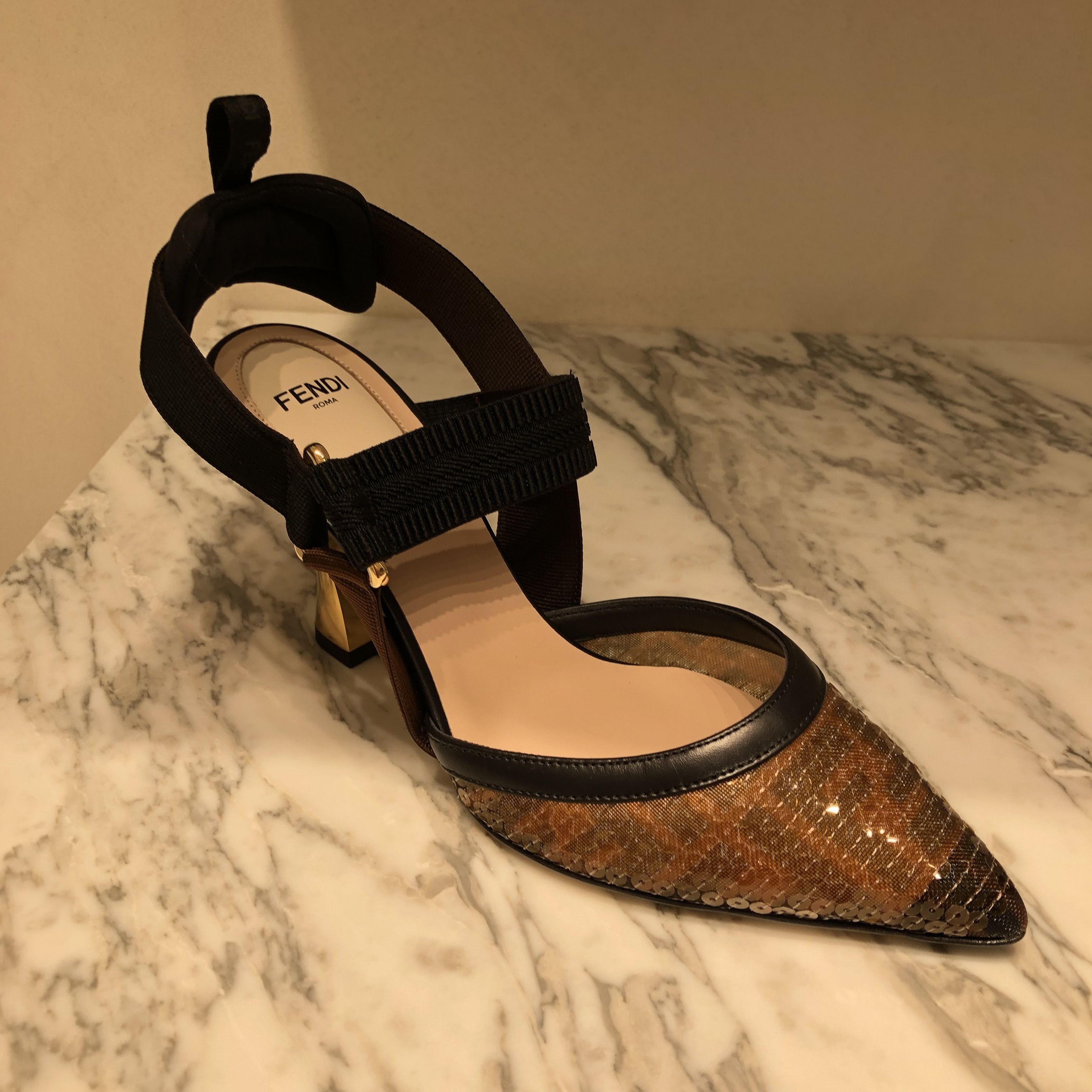 6万取引突破☆UPS速達便利用！【FENDI】ミュール (FENDI
