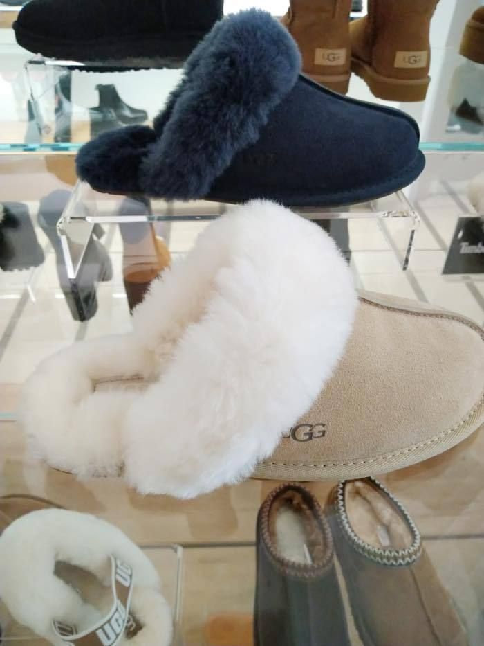 【UGG】Scuffette II Slippers ルームシューズ シープスキン Women's Scuffette II House Slipper: Chestnut - Size 7 | UGG®