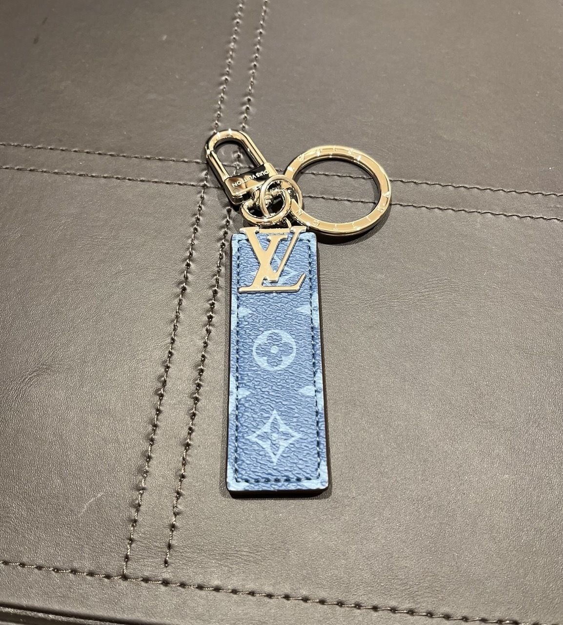 祝開店！大放出セール開催中 オシャレのワンポイントに♪】Louis Vuitton☆キーホルダー 小物