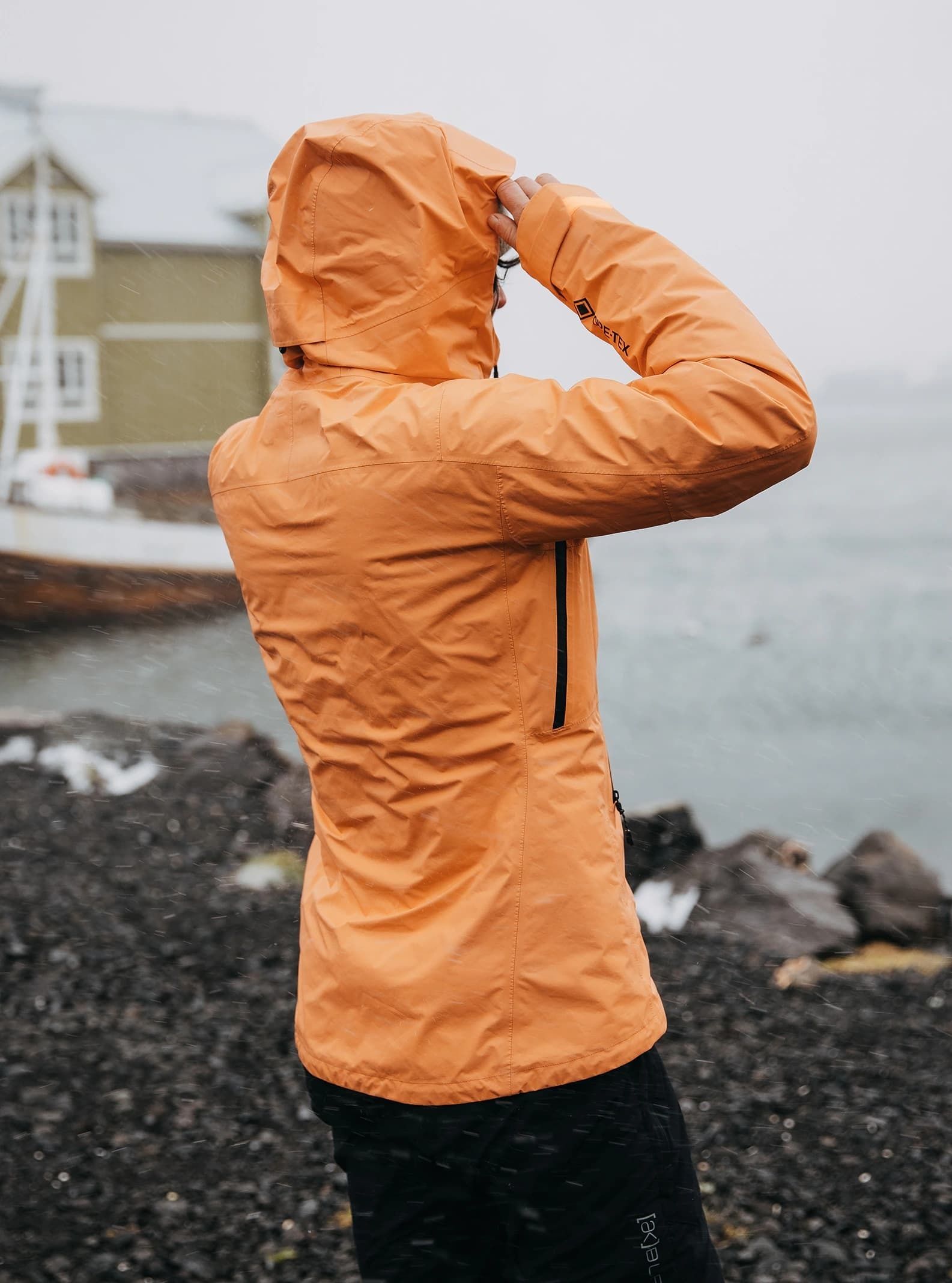 BURTON】Women's Burton [ak] Surgence GORE-TEX 2L Jacket
