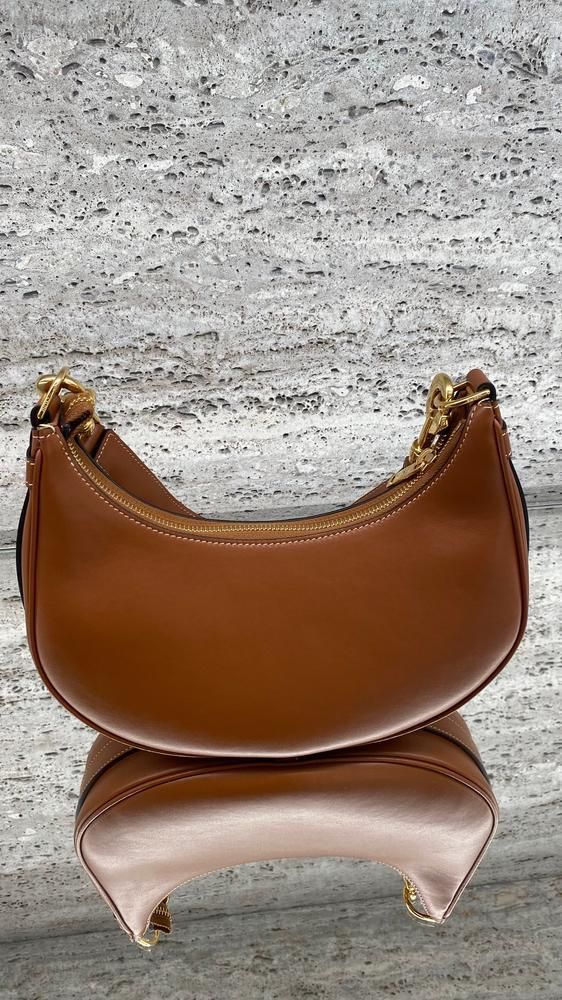 CELINE ミディアム AVA（アヴァ）ストラップバッグ タン CELINE ミディアム AVA（アヴァ）ストラップバッグ タン (CELINE