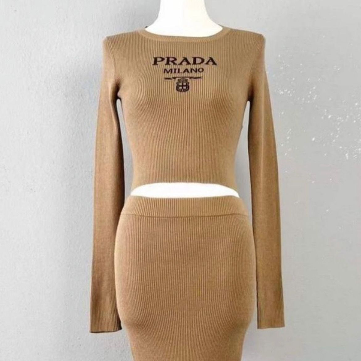 話題】PRADA◇シルク クロップド丈 ニットセーター 長袖 ロゴ