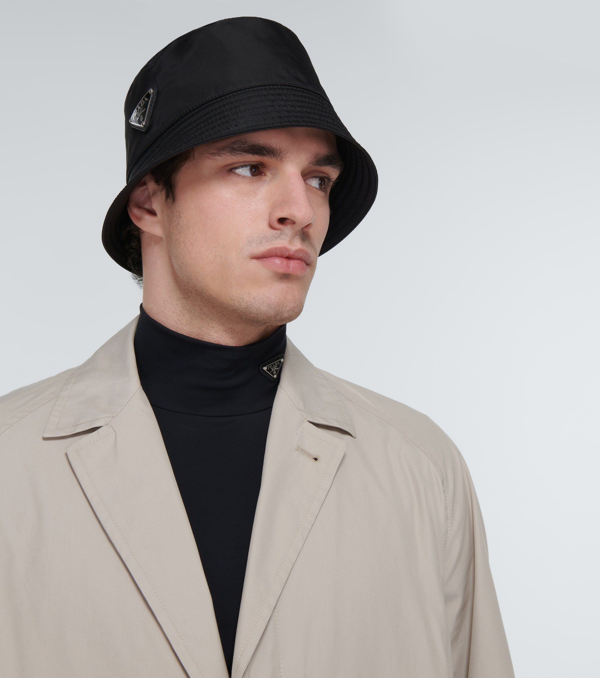 大人気◇トライアングルロゴ リナイロンバケットハット PRADA＊トライアングルロゴプレート付リナイロンバケットハット