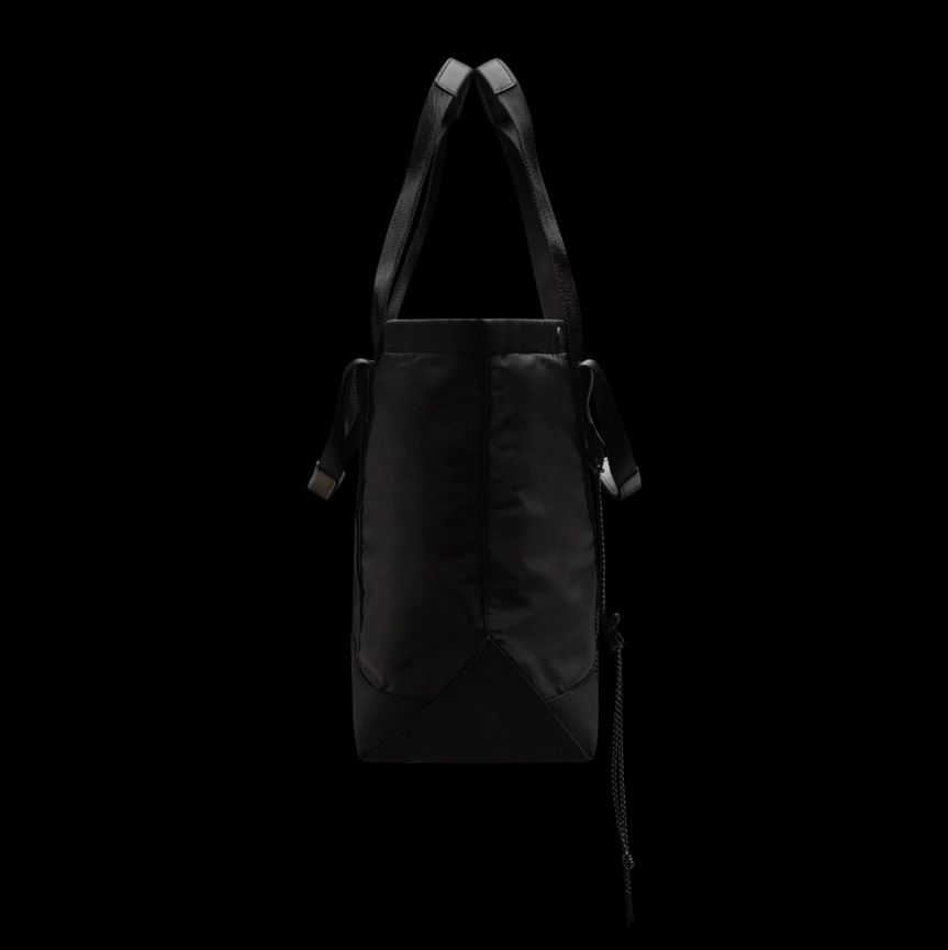 モンクレール トートバッグ ロゴ ナイロン ブラック MONCLER (モンクレール) 撥水 リップストップナイロン ロゴ
