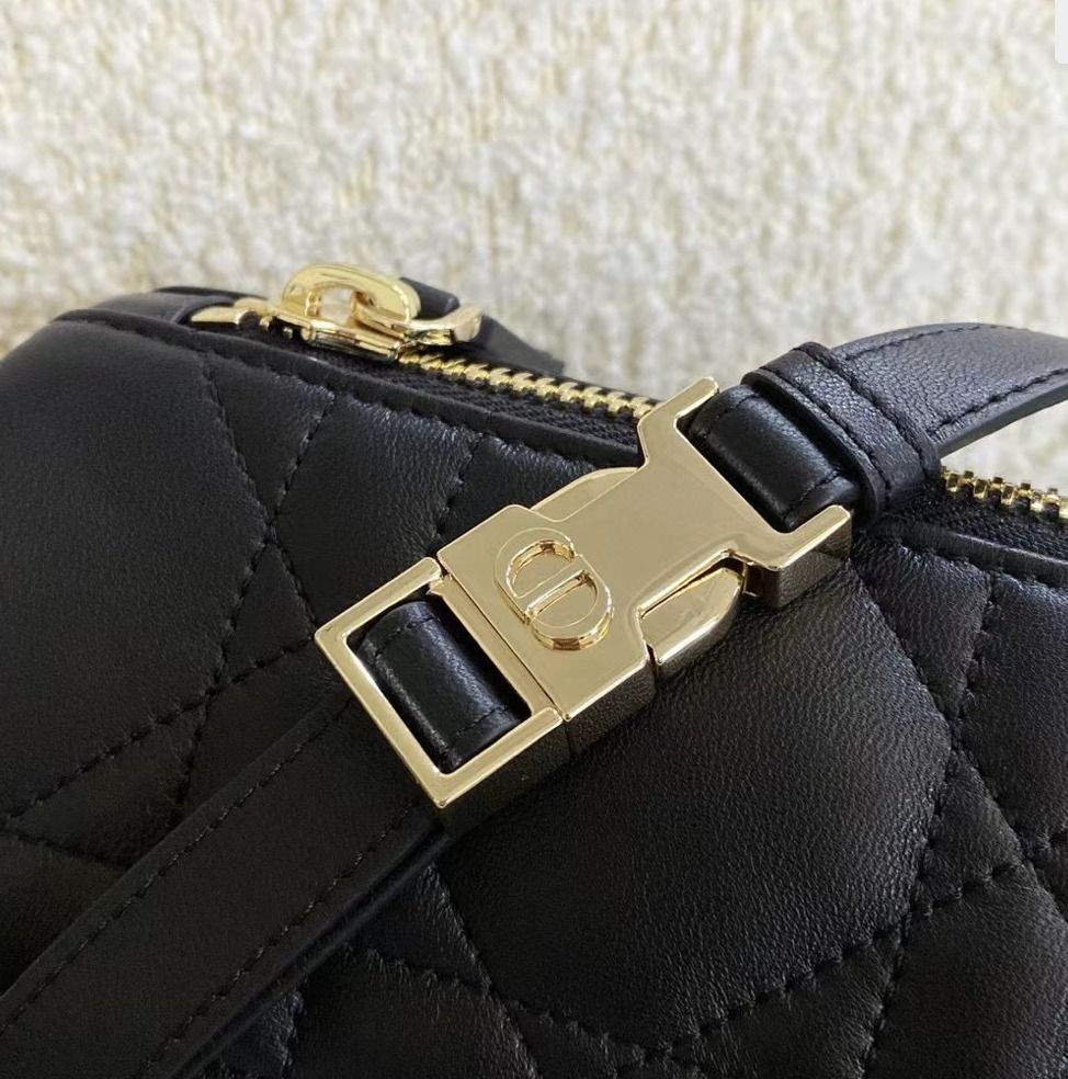 DIOR直営】 セール！DIOR VIBE HOBO バッグ ミディアム (Dior