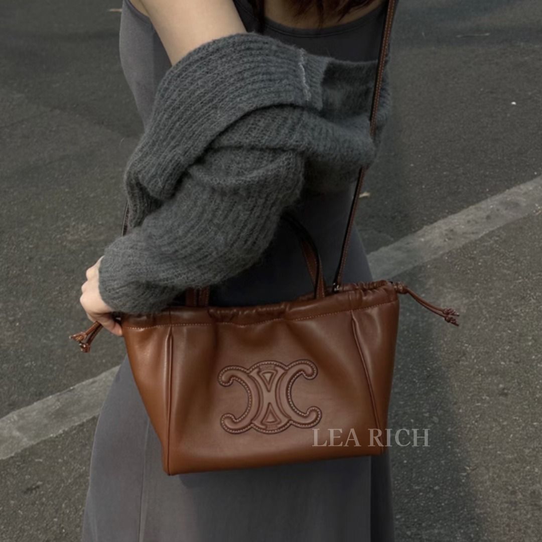 入手困難◇永く使える】CELINE キュイルトリオンフ トート (CELINE