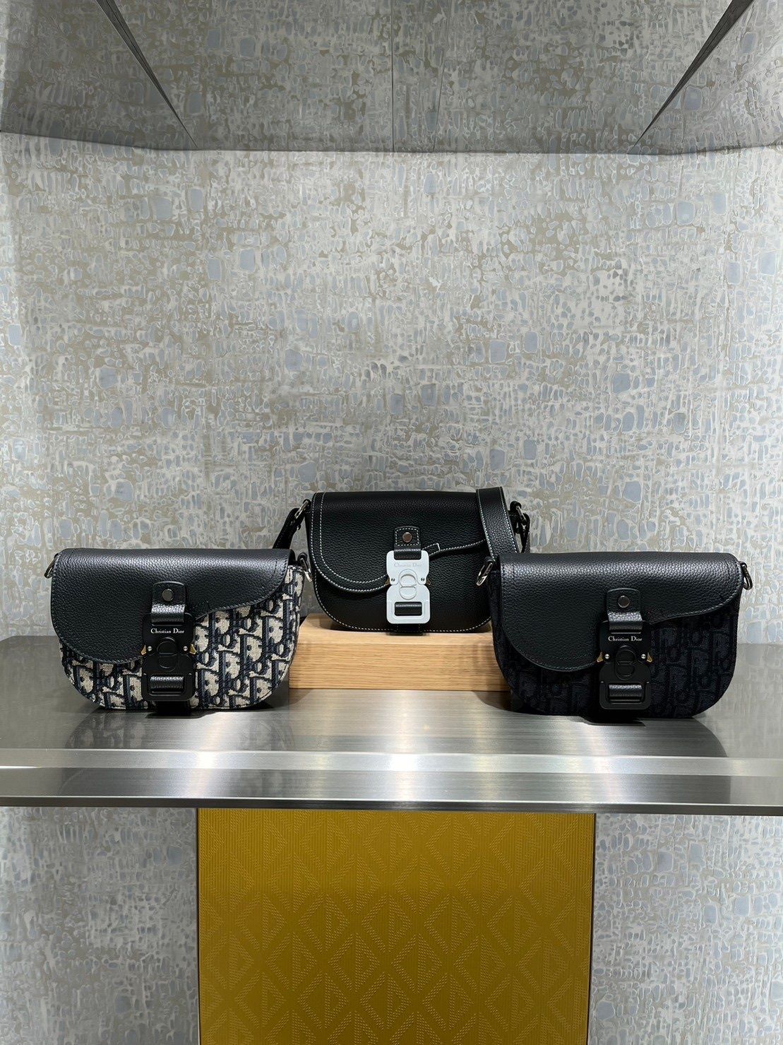 【カジュアルな着こなしに♪】DIOR Saddle ショルダーバッグ 大人気！】DIOR SADDLE ポーチ (Dior/ショルダーバッグ