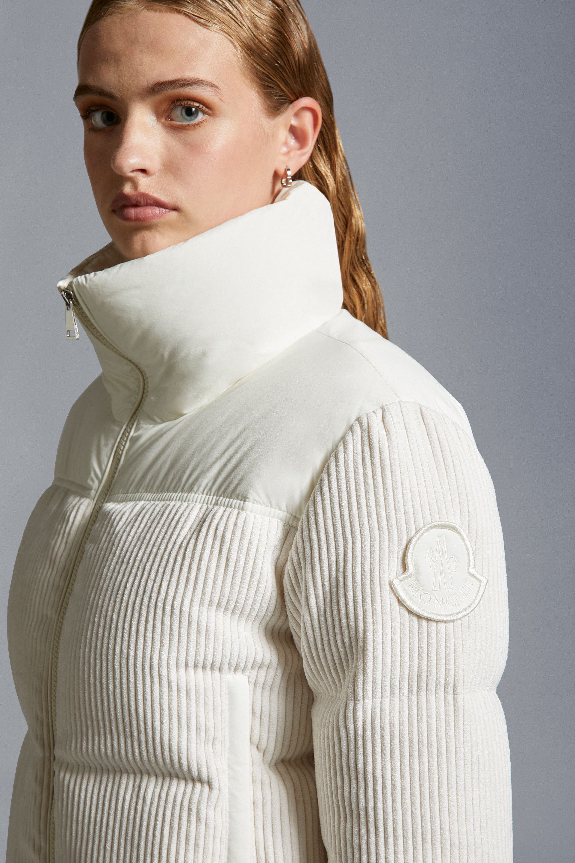 【MONCLER】Waitaki ショートダウンジャケット MONCLER】Waitakiショートダウンジャケット コーデュロイ ロゴ