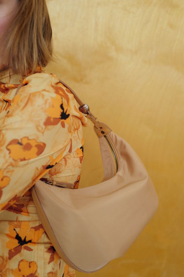 Archivepke★Luv Lock Bag★実用的 デイリーバッグ★早期完売 Archivepke☆早期完売☆Luv moon bag☆魅力的なデイリーバッグ
