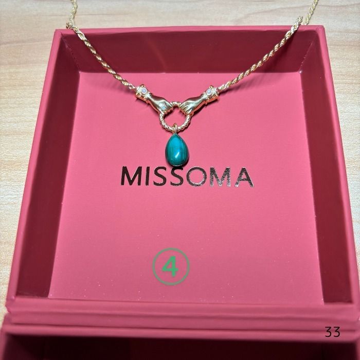 【MISSOMA】BTSテテ着用♪ IN GOOD HANDS ドロップ ネックレス MISSOMA】IN GOOD HANDS ドロップ ネックレス『BTSテテ着用』