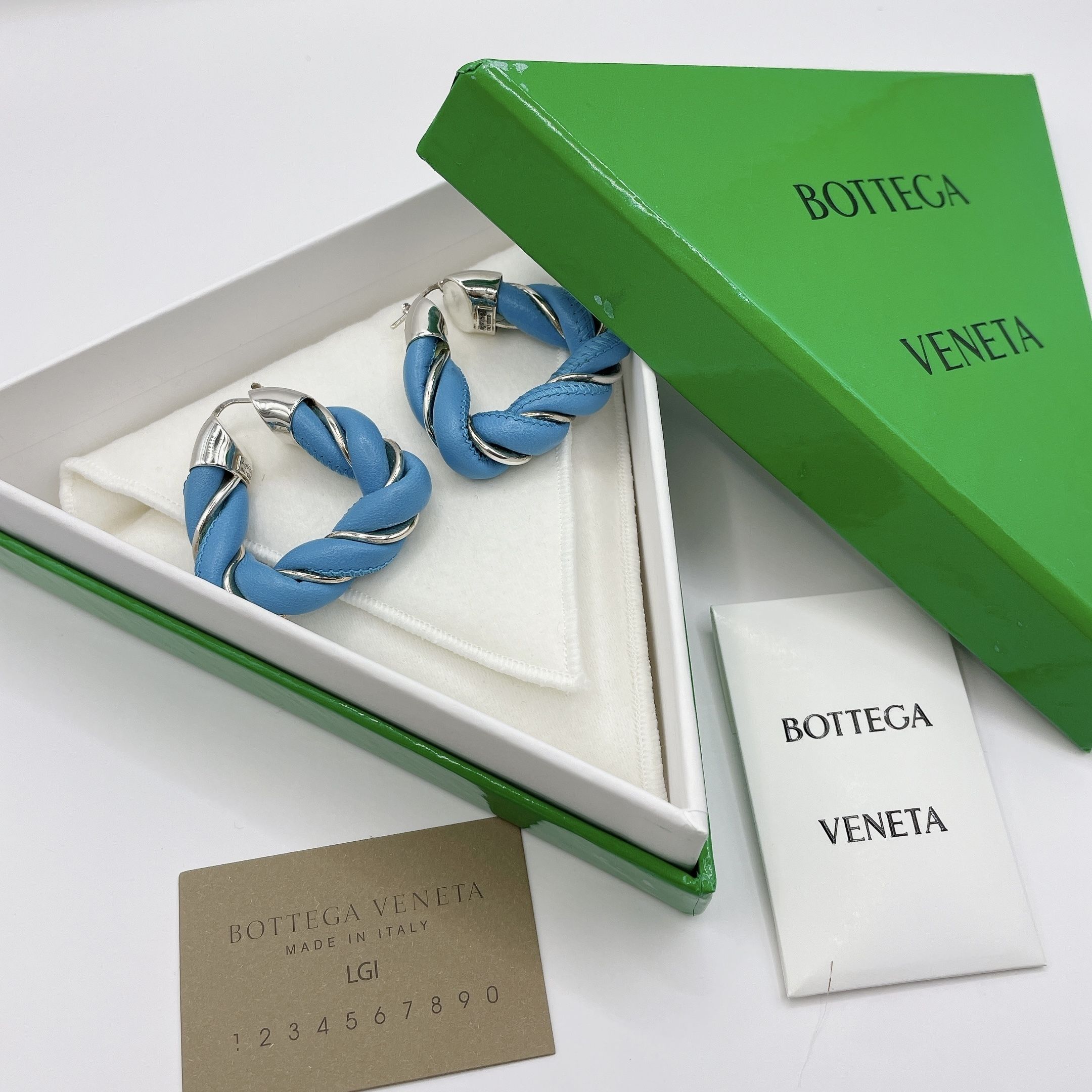 新品未使用】BOTTEGA VENETA ツイストピアス レザー フープ