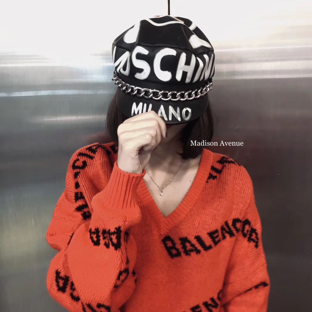 MOSCHINO チェーンリンク & スカルエンブレムレザーハット MOSCHINO チェーンリンク & スカルエンブレムレザーハット