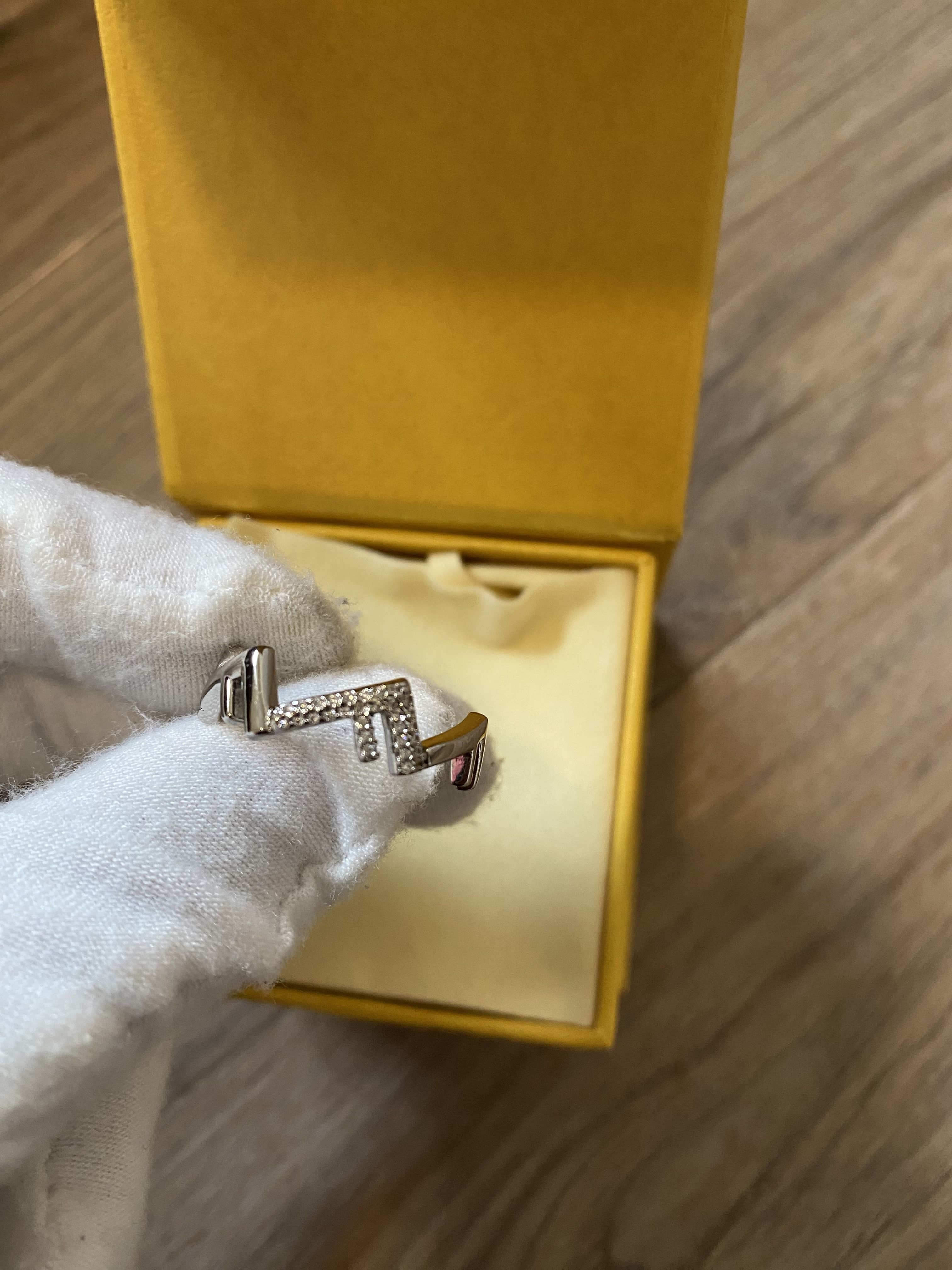 完売間近】FENDI シルバーFive ring ユニセックス可 (FENDI/指輪
