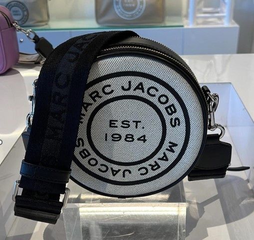 Marc Jacobs キャンバス ショルダー バッグ 関税送料込 Marc Jacobs キャンバス ショルダー バッグ 関税送料込 (MARC