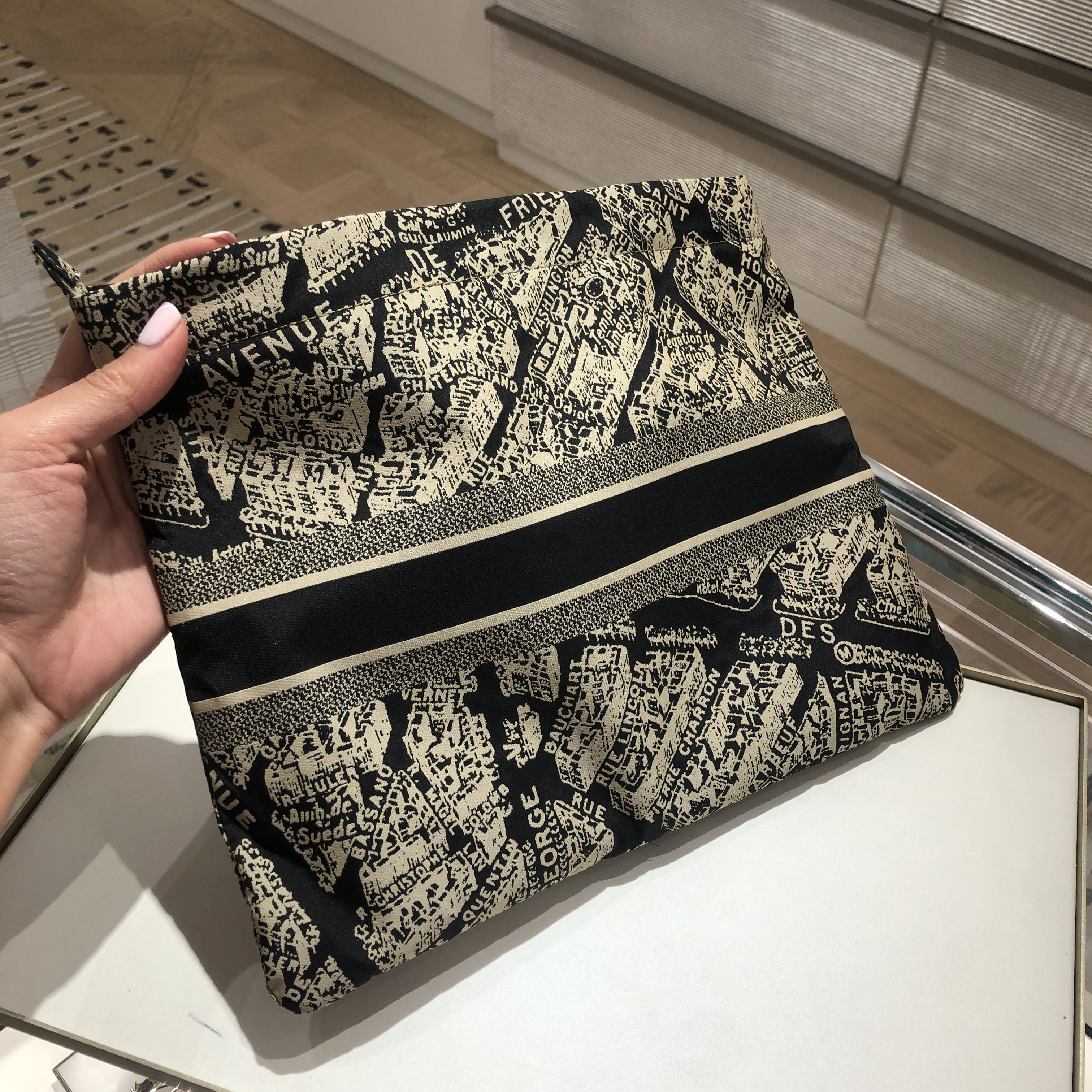 6万取引突破★UPS速達便利用!【DIOR/ディオール】ポーチ 6万取引突破☆UPS速達便利用!【DIOR/ディオール】ポーチ (Dior