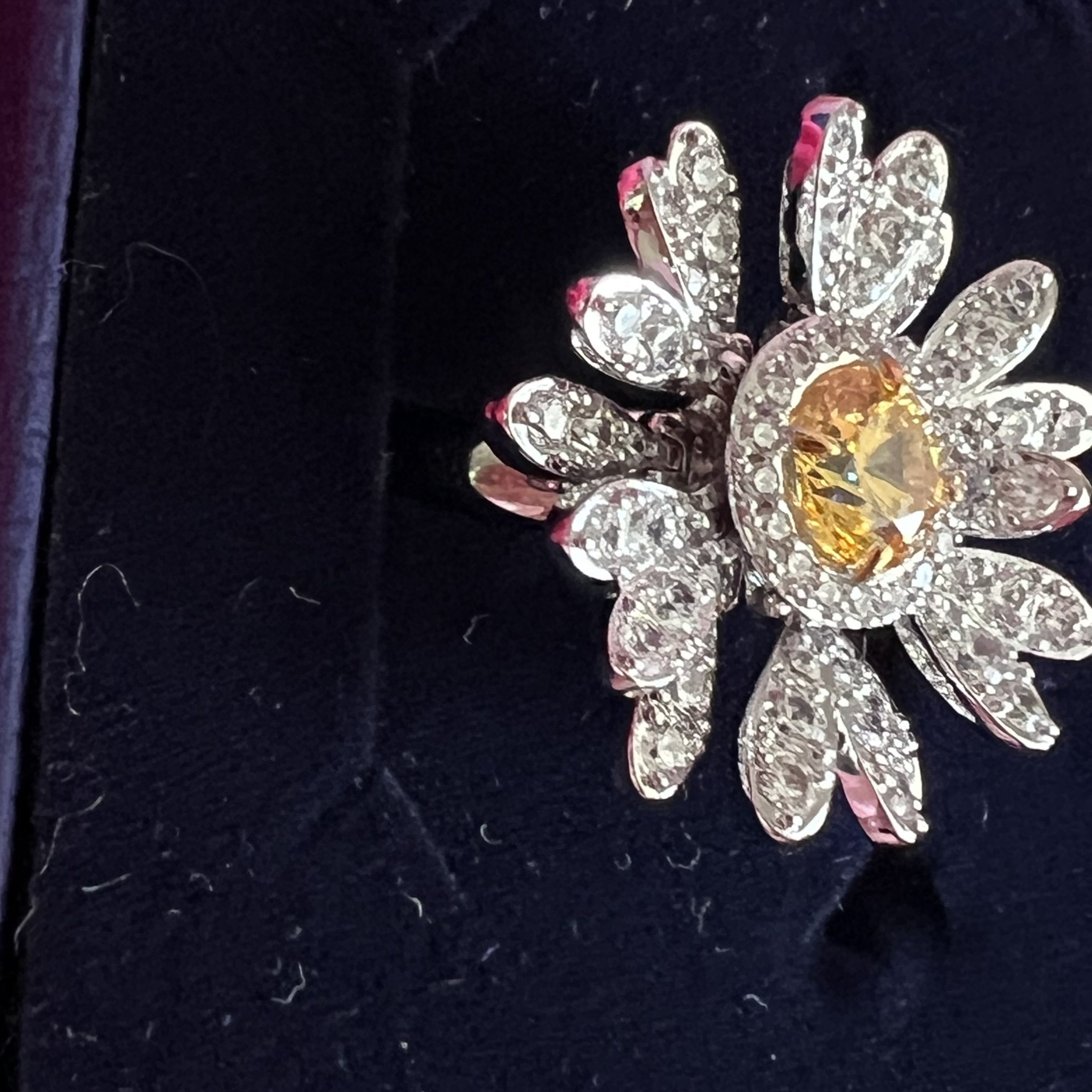 SWAROVSKI 直営OUTLET5520366花びらが揺れるが可愛い リング SWAROVSKI 直営OUTLET5520366花びらが揺れるが可愛い リング