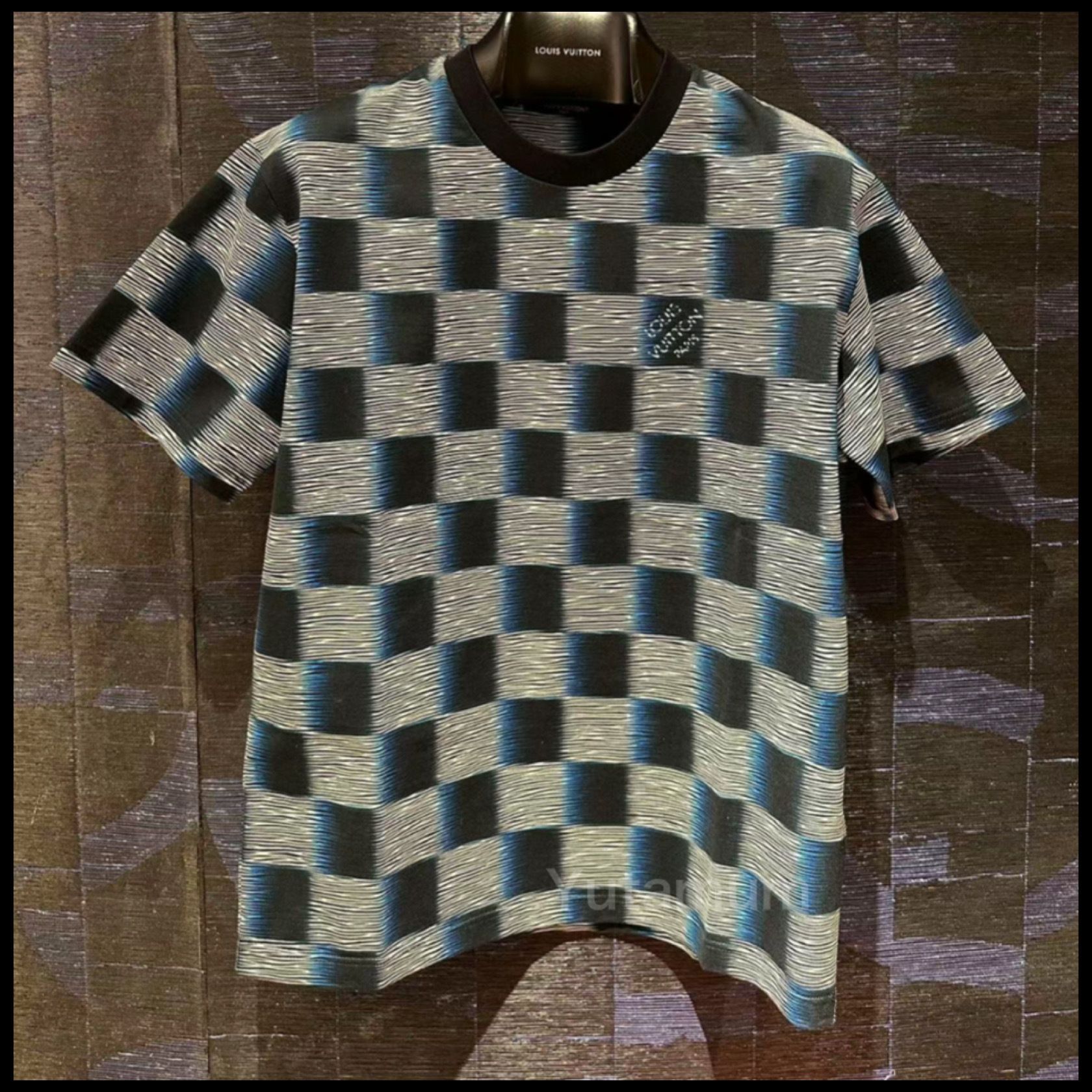 すぐ届く☆アクセントにも】ルイヴィトン ダミエ Tシャツ (Louis すぐ届く☆アクセントにも】ルイヴィトン ダミエ Tシャツ (Louis