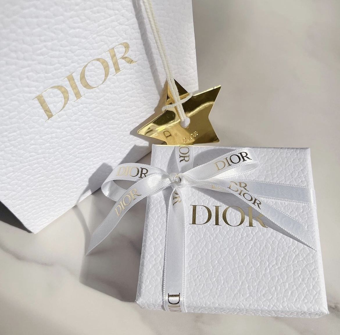 耳元がキラキラで可愛い♥【Dior】《30 MONTAIGNE》ピアス (Dior