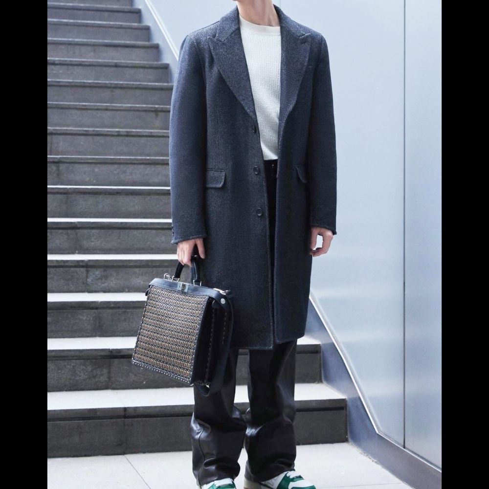 23FW☆【FENDI】コート グレーウール ピークドラペル FFロゴ