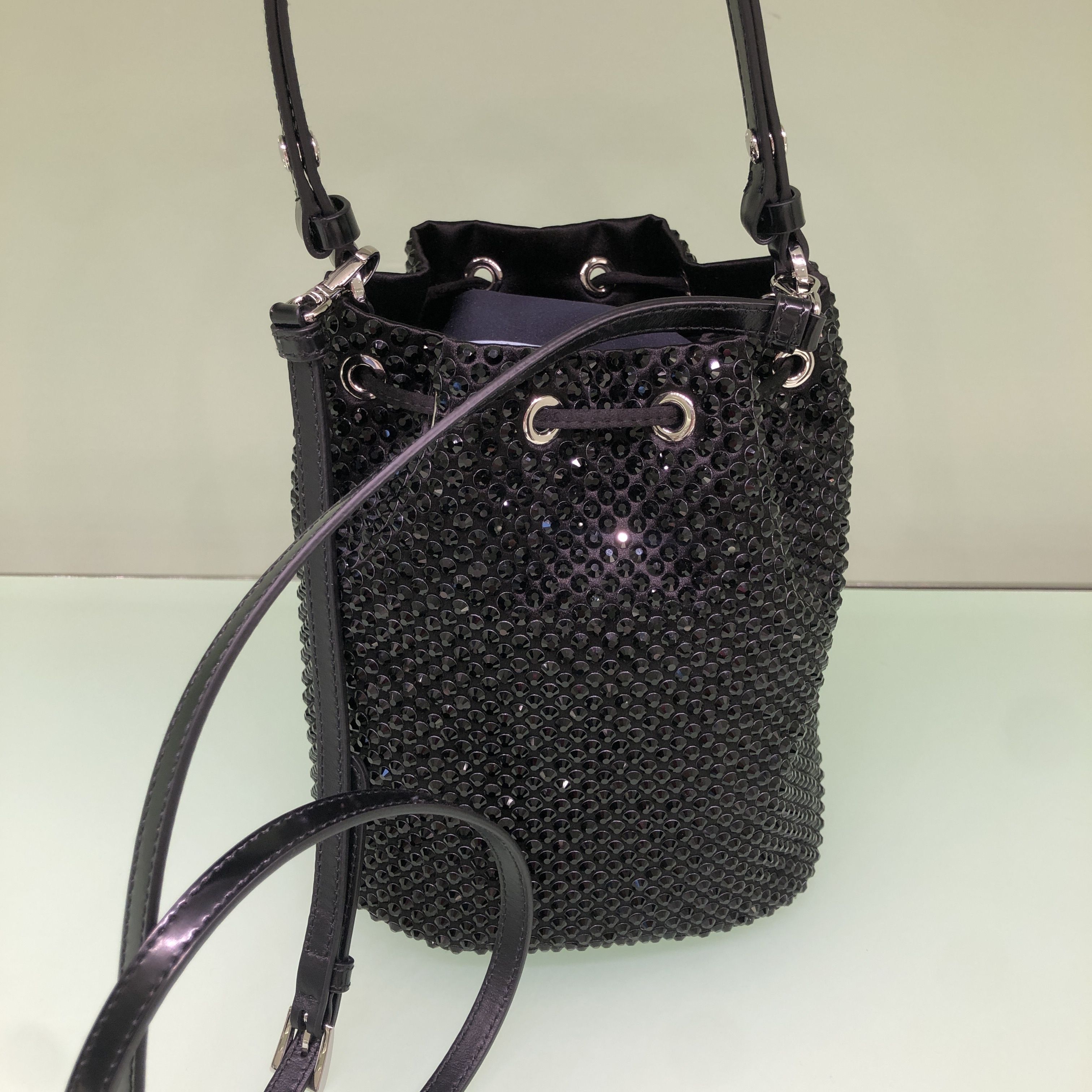 6万取引突破◆UPS速達便【PRADA】サテンミニバッグ◆1BE067_2AWL 6万取引突破☆UPS速達便利用！【PRADA】1BE067 2AWL_ミニバッグ