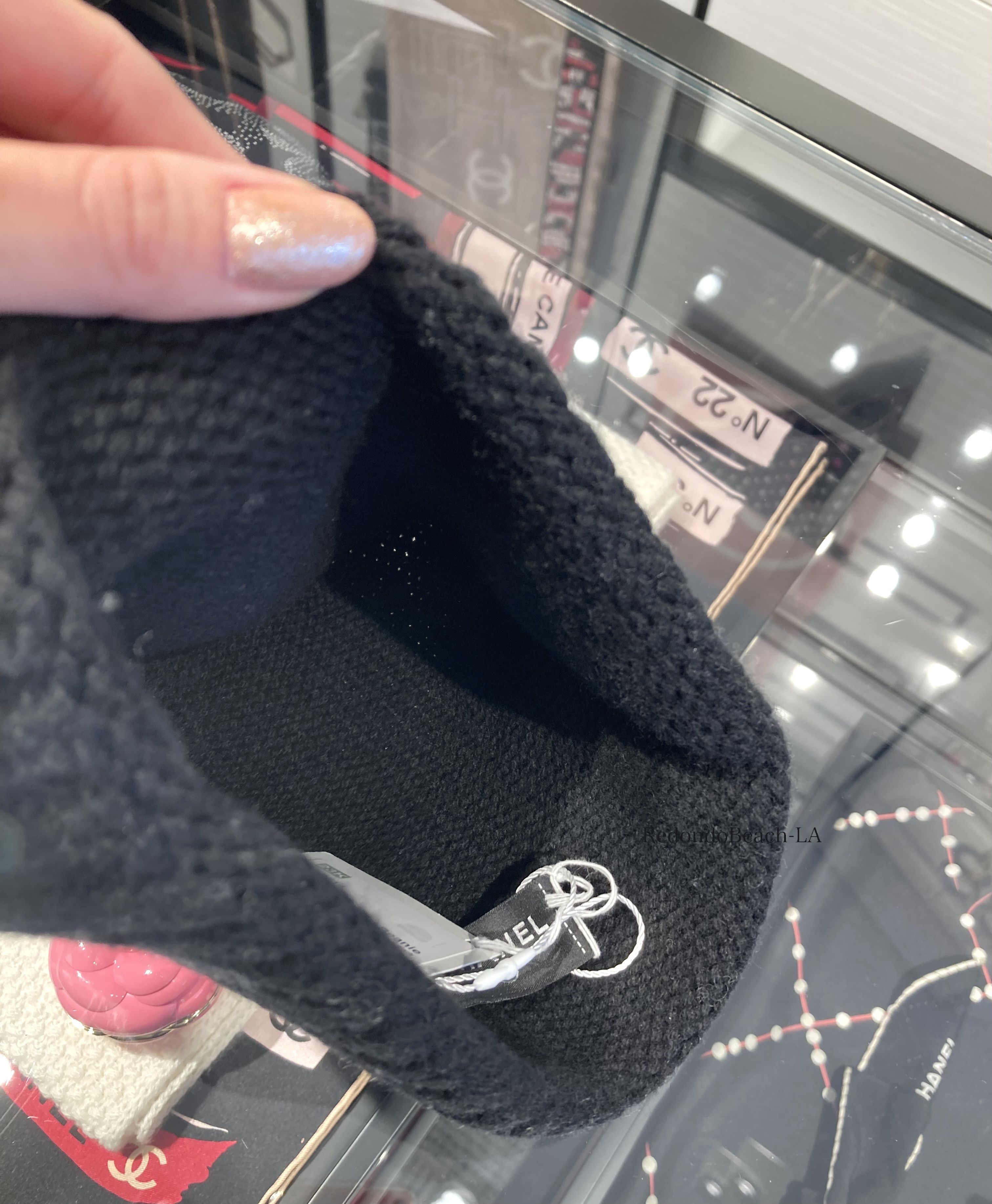 寒い日の楽しみが倍増】CHANEL☆ニット帽☆CCロゴ付き (CHANEL