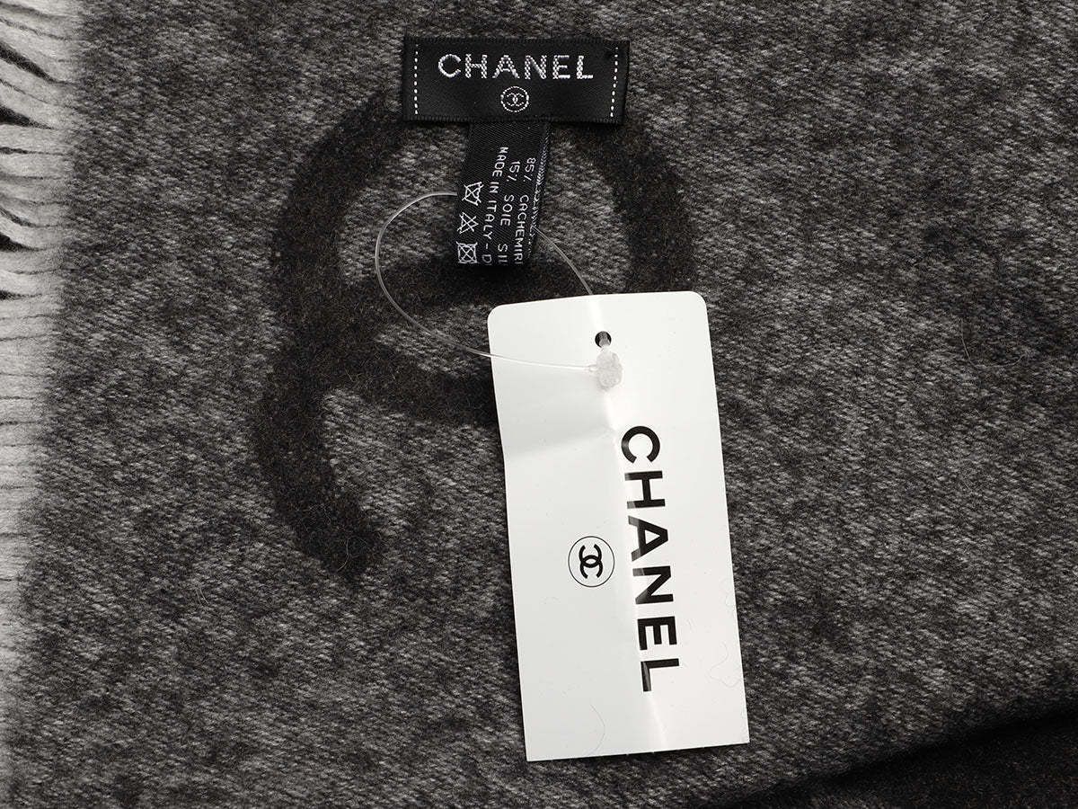 送料込み【CHANEL】シャネル チャコール カシミアシルクスカーフ 送料込み【CHANEL】シャネル チャコール カシミアシルクスカーフ