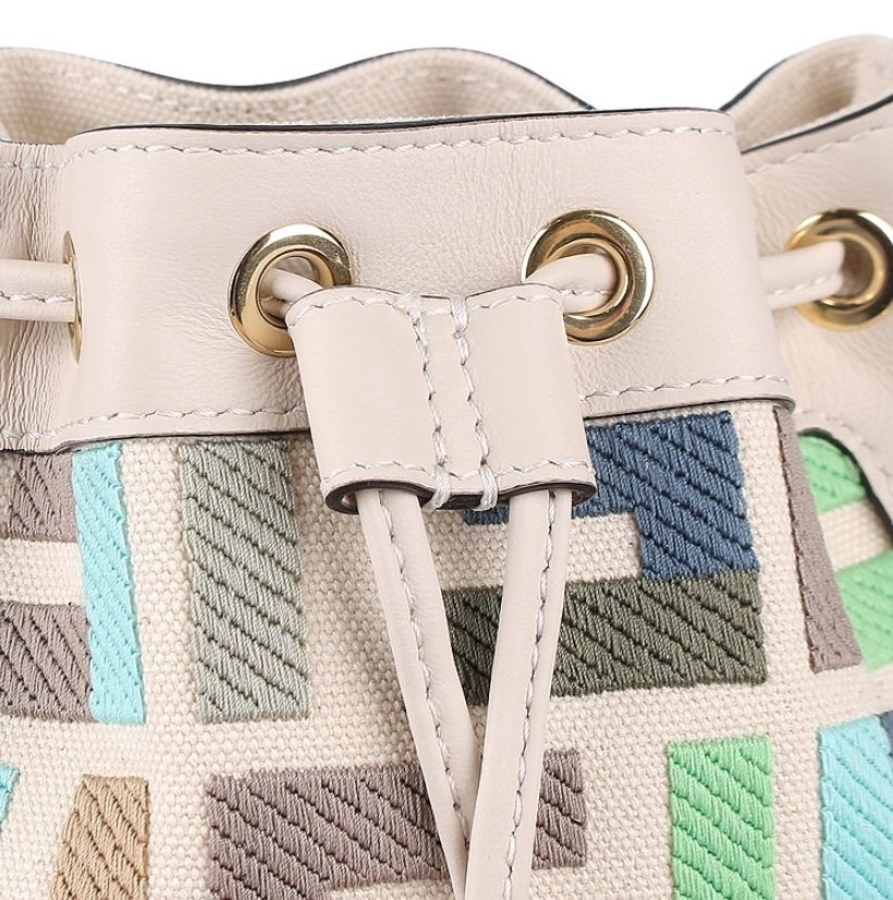 関税送料込★FENDI★モン トレゾール FF刺繍 ショルダーバッグ ☆送料関税込☆FENDI モン トレゾール FF刺繍 ショルダーバッグ