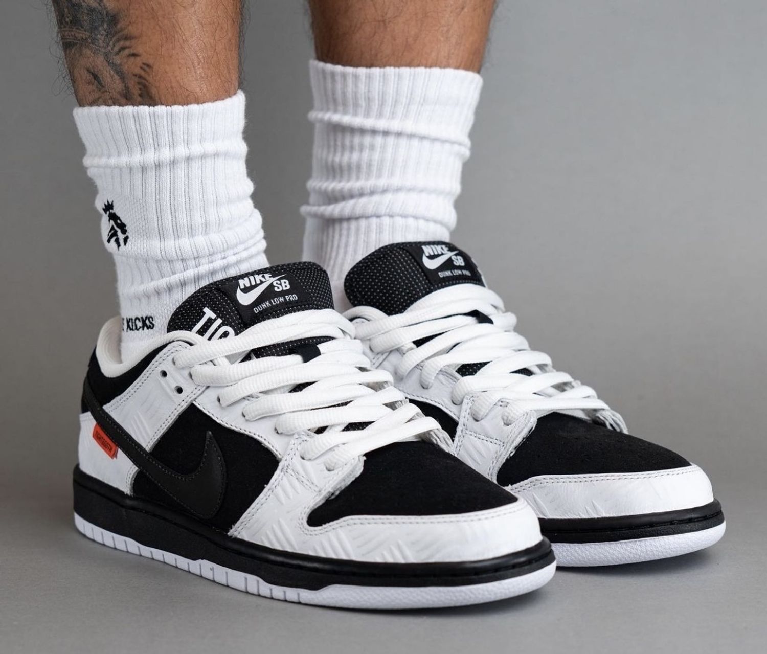 TIGHTBOOTH × Nike SB Dunk Low Pro QS Black and White (Nike 