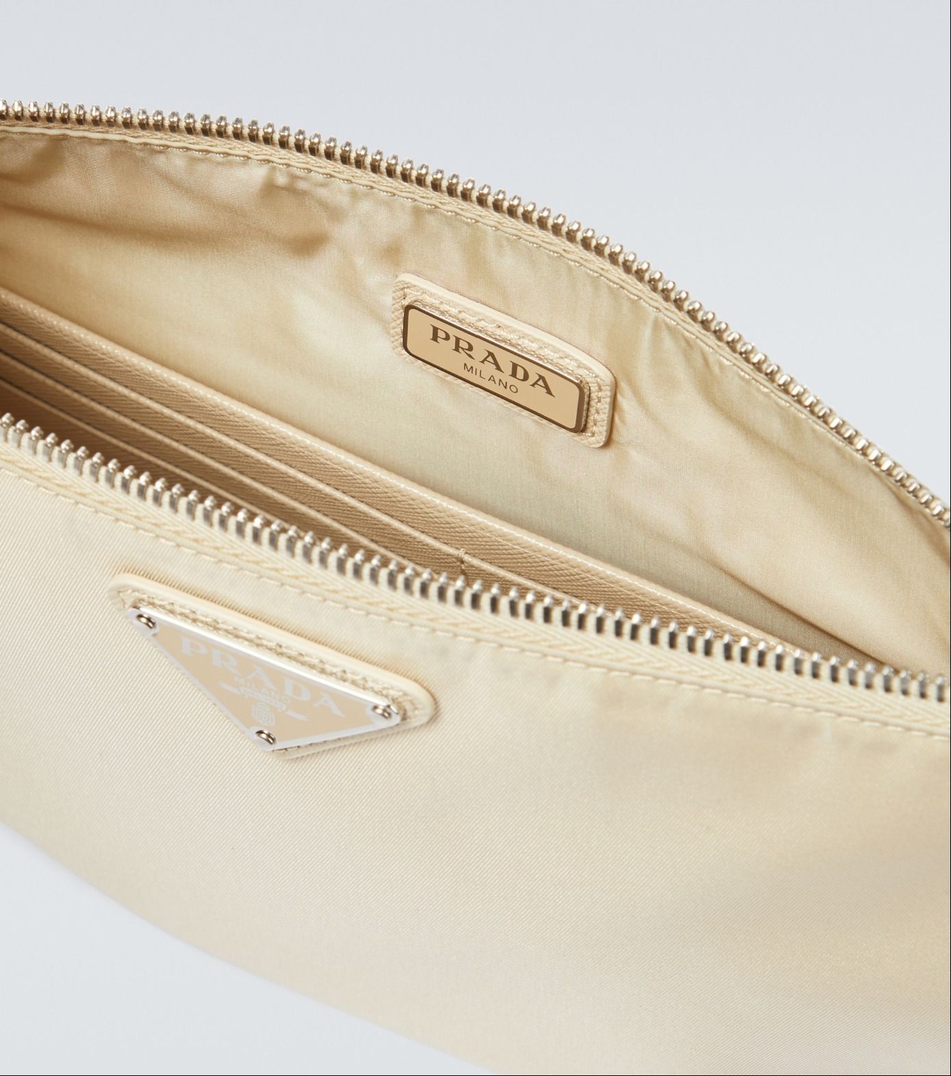 希少】PRADA Re-Nylon ロゴ ベージュ ポーチ クラッチ (PRADA