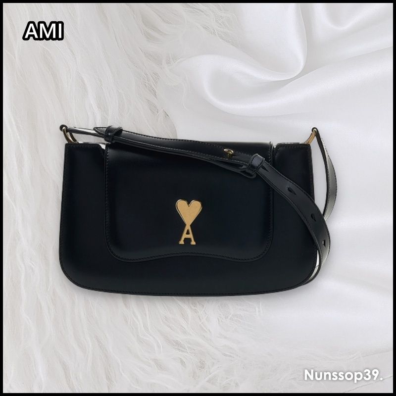 AMI》 ULL600 801 001 ハートロゴクロスバック (AMI PARIS