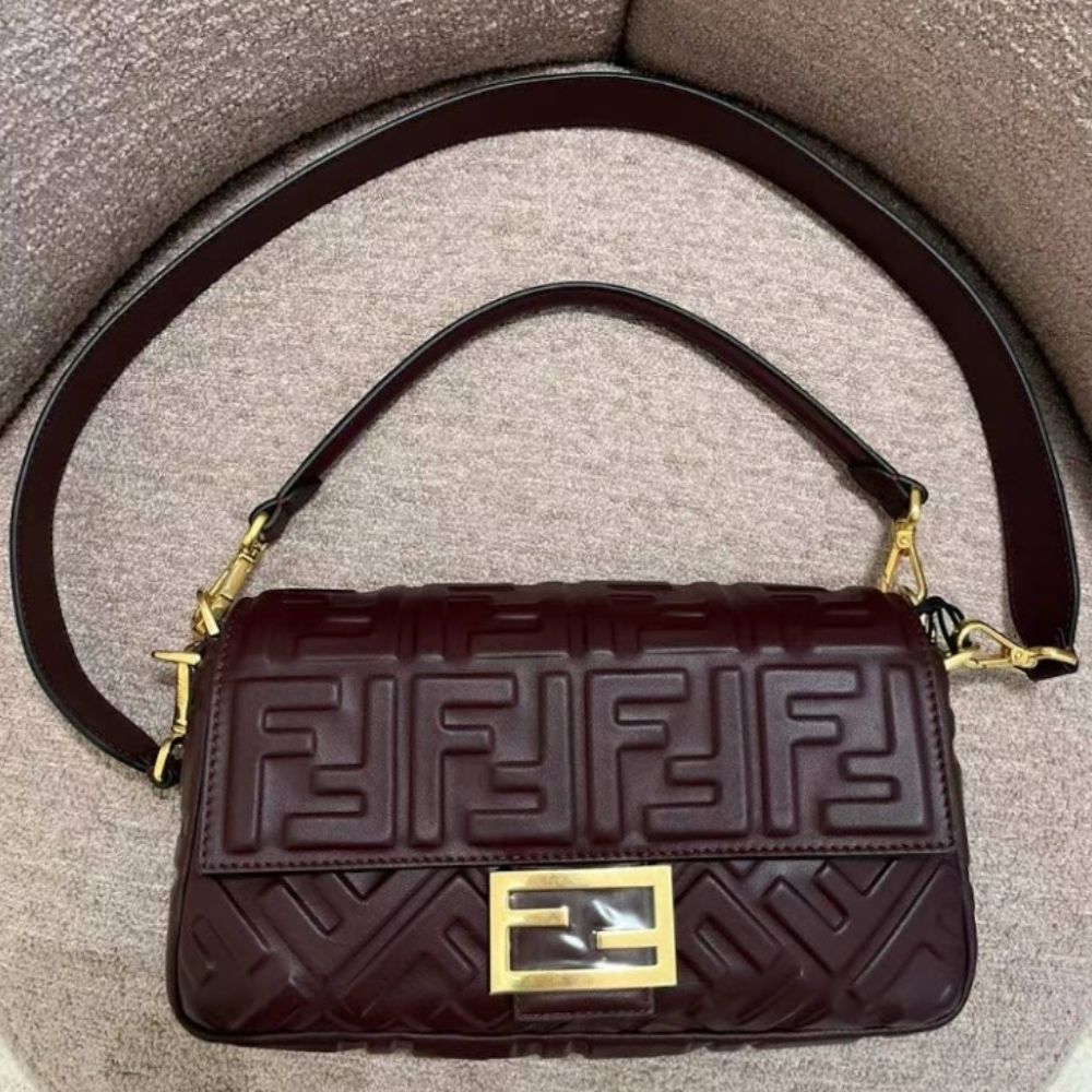 23FW【FENDI】バゲット M バーガンディ ナッパレザー FFモチーフ