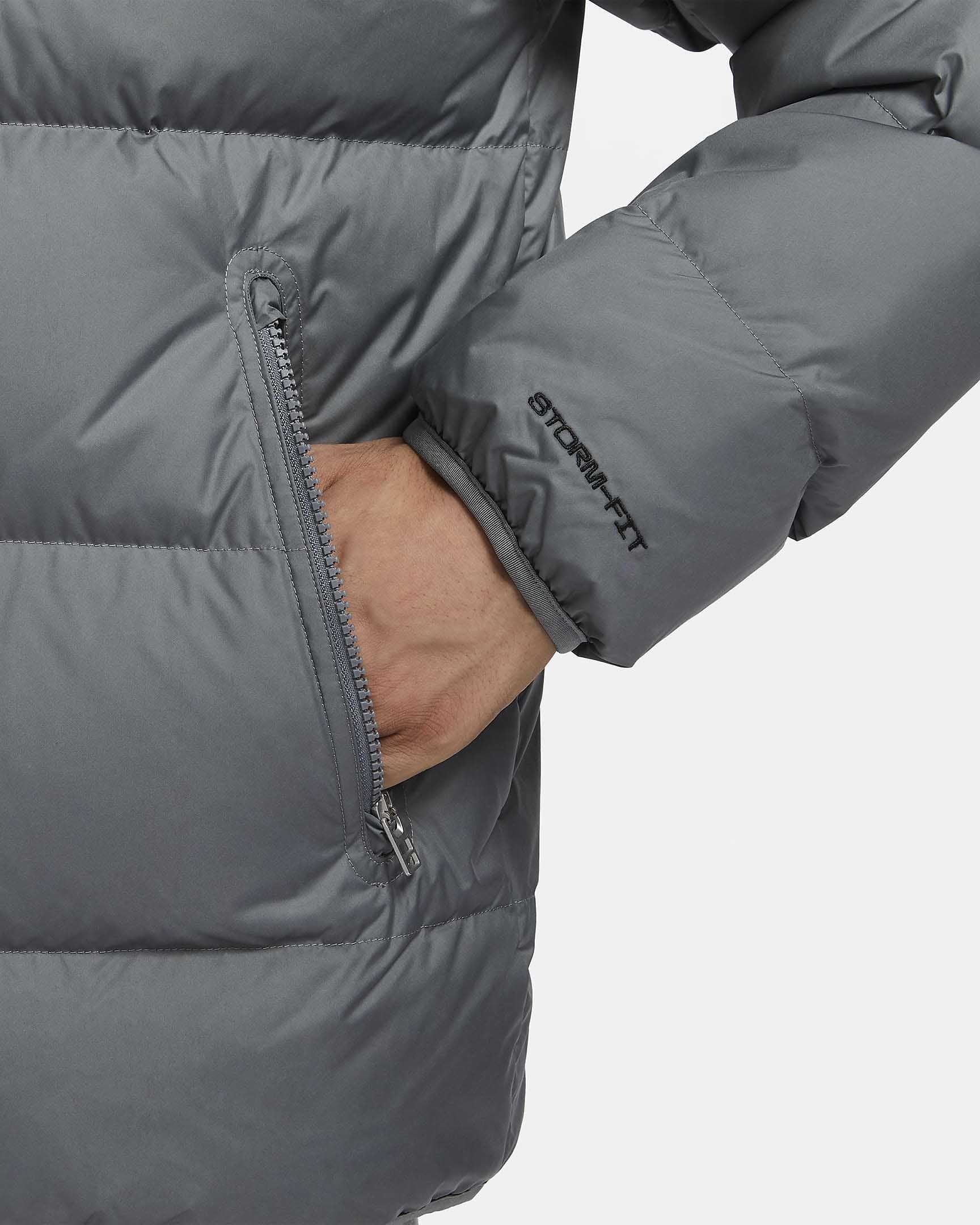 ☆関税/送料込☆Nike☆Storm Fit Wind Runner (Nike/ダウン