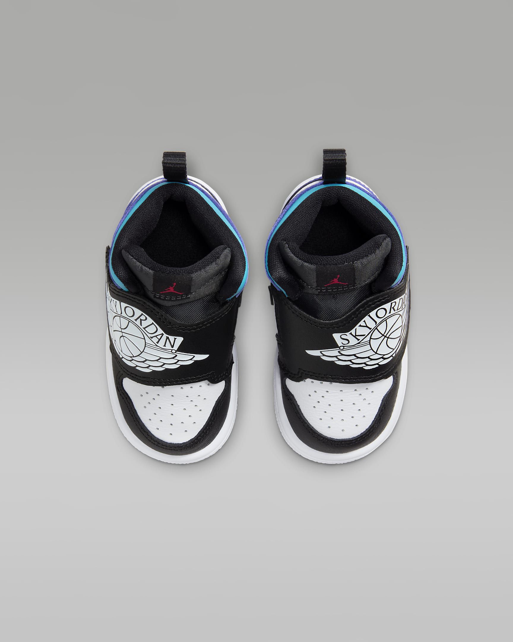 ☆NIKE KIDS☆SKY JORDAN 1 スカイジョーダン1☆大人気☆追跡付
