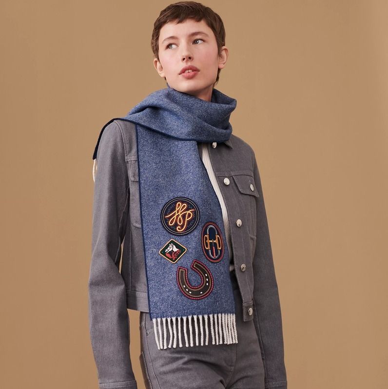 HERMES 最新作 秋冬人気マフラー フリンジ 紺 カレッジ College ギフトにも☆刺繍ワッペンがとっても素敵Hermesカレッジマフラー