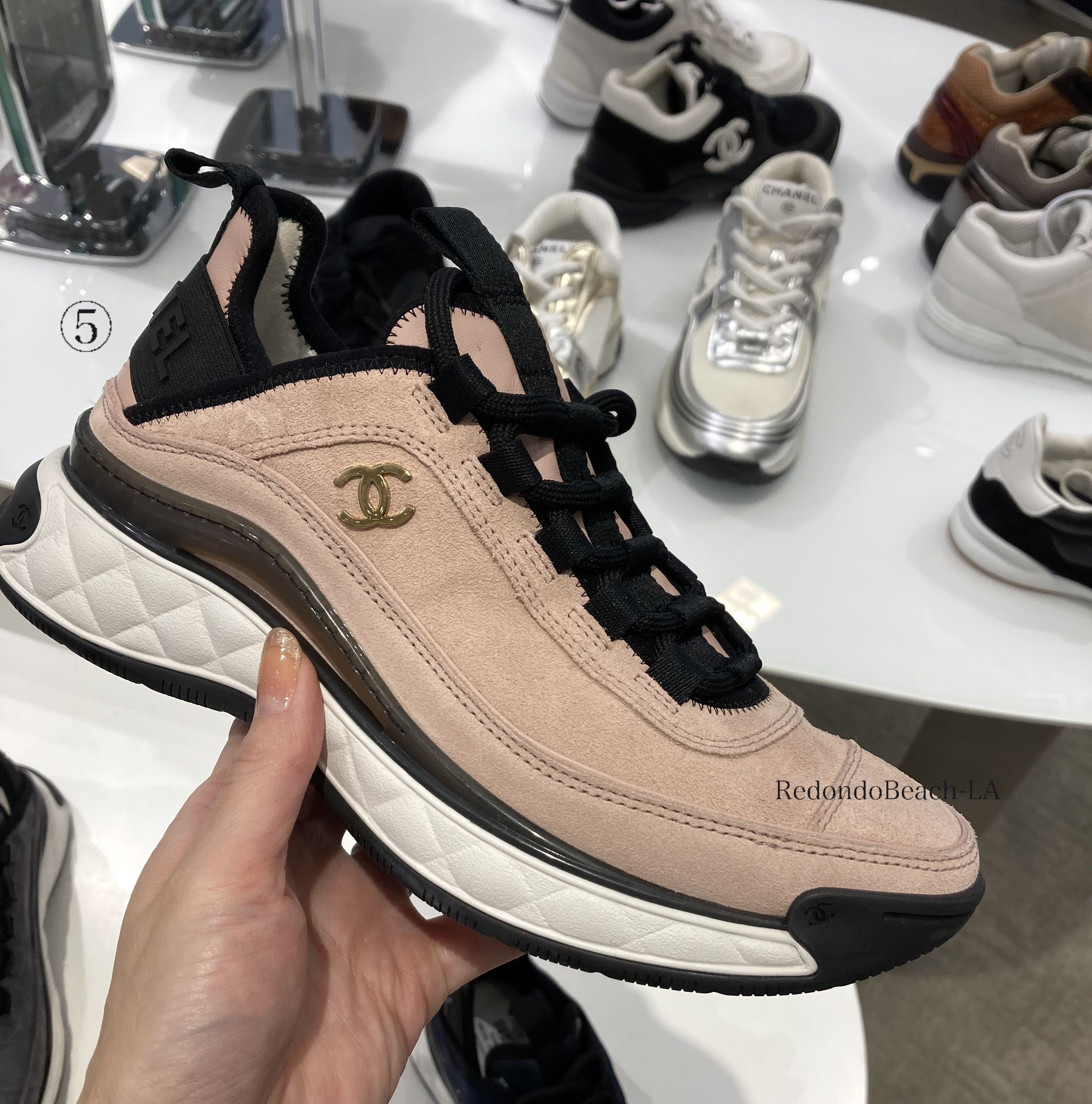 シャネル好きなら揃えたい】CHANEL☆スニーカー☆新デザイン