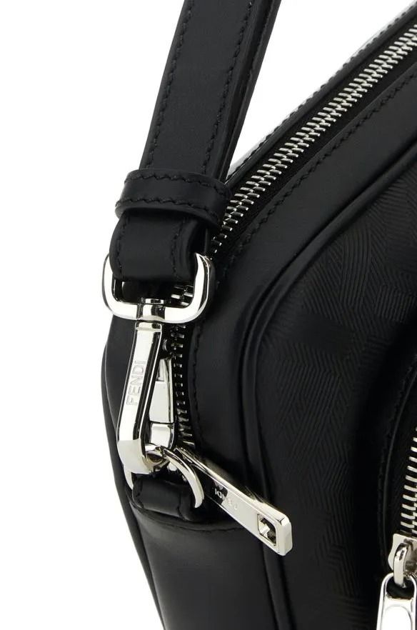 【FENDI】フェンディャドー ダイアゴナル デュオ カメラケース フェンディ ダイアゴナル カメラケース レザー ブラック | Fendi