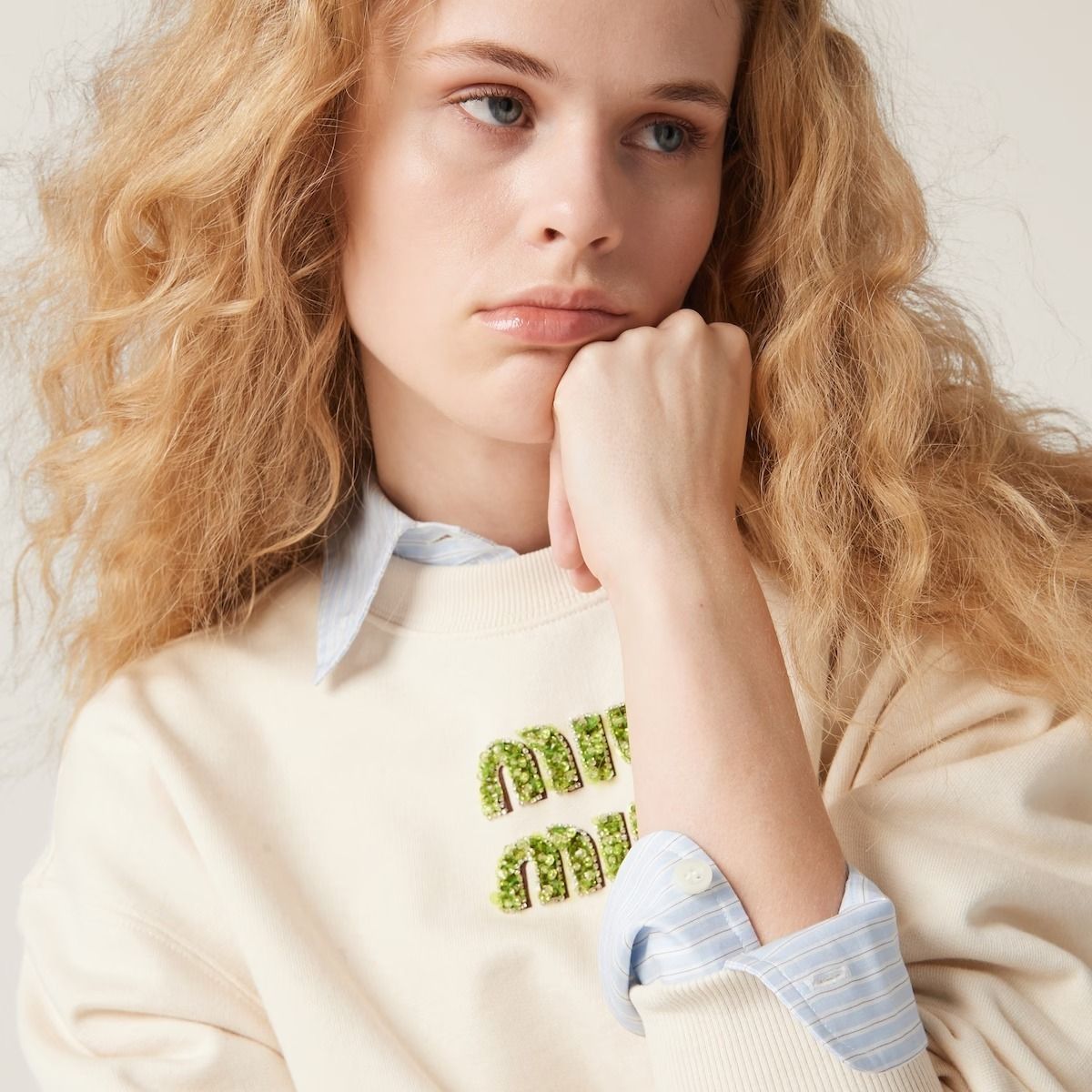 MiuMiu】国内未掲載商品 ロゴ刺繍入り スウェットシャツ (MiuMiu