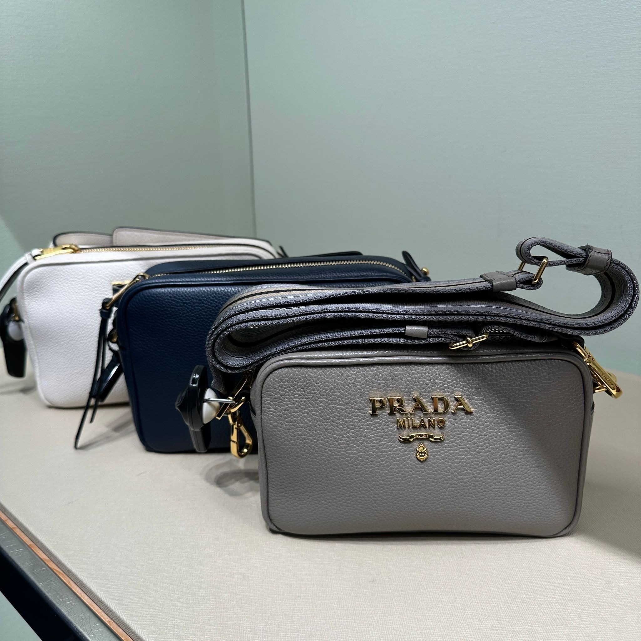 PRADA  ショルダーバッグ　1BH096