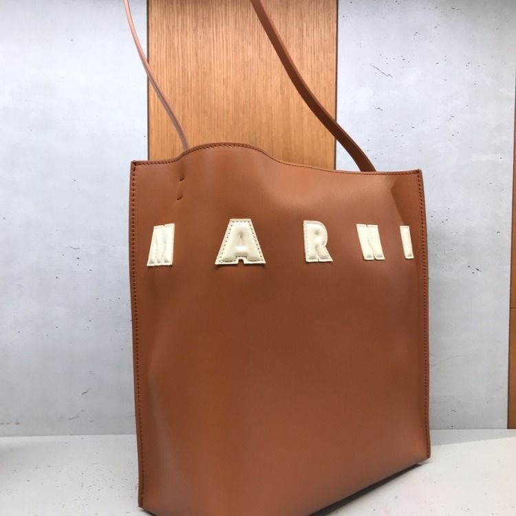 マルニ 2way A4収納可 大容量 ショルダーバッグ ボストンバッグ ブラウン マルニ 2way A4収納可 大容量 ショルダーバッグ ボストンバッグ