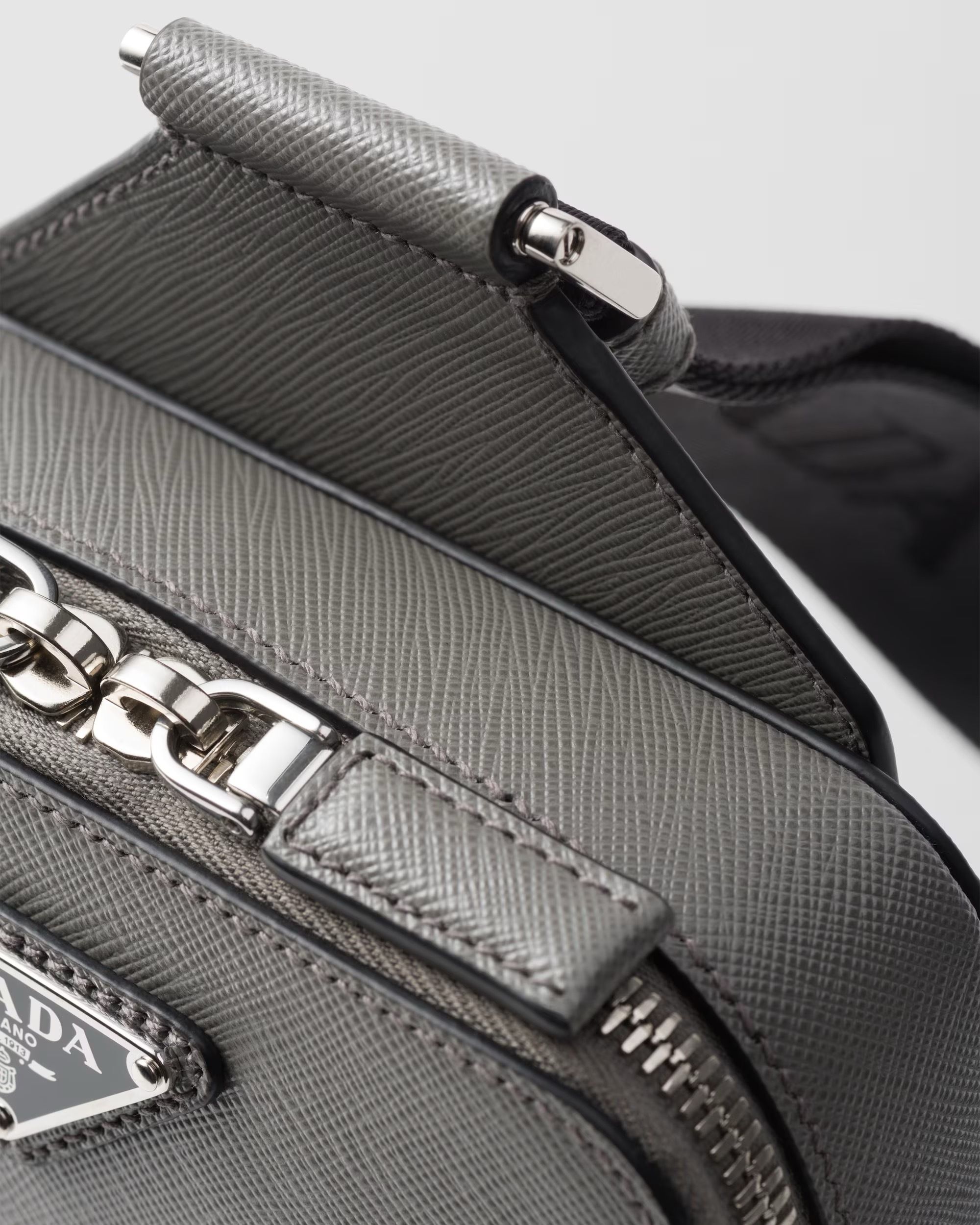 PRADA【入手困難】☆ブリック サフィアーノレザー バッグ☆ 全色