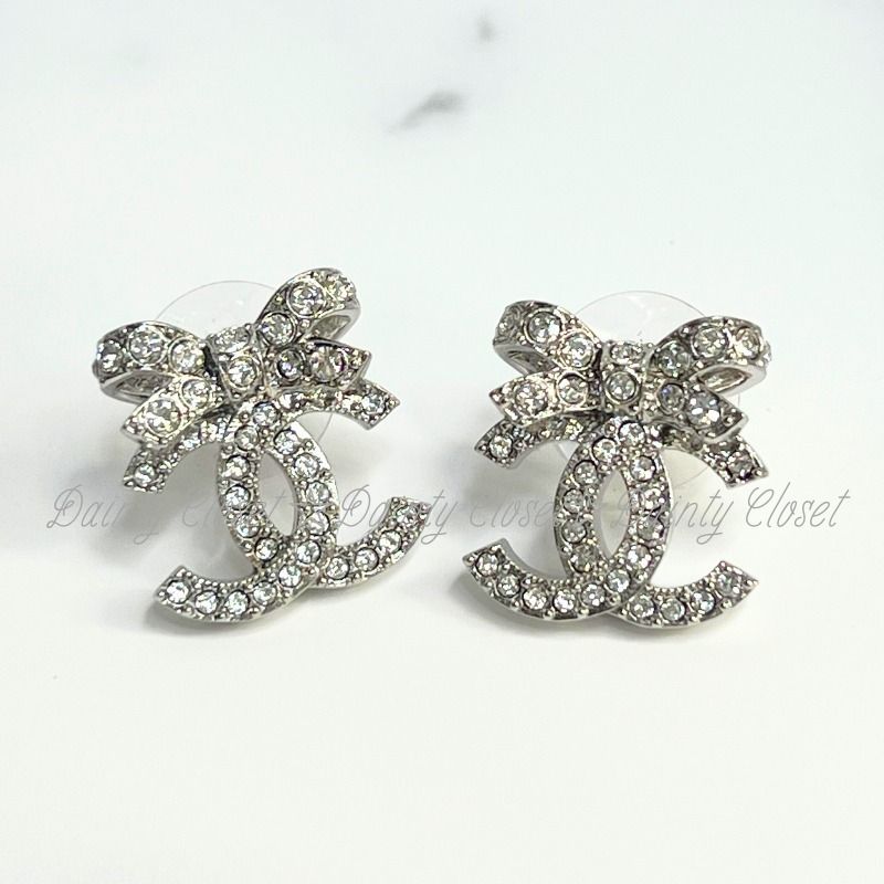 【リボンに注目★】CHANEL ピアス CCロゴ リボン ビジュー ご褒美に♡シャネルの「リボンピアス」が可愛い!-STYLE HAUS