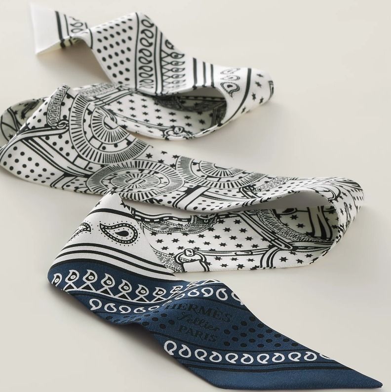 2配色が可愛いバンダナ柄HermesEperon d'Or Bandanaツイリー