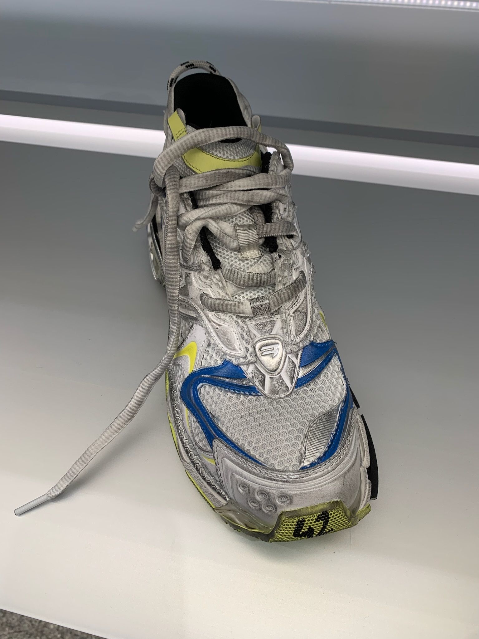 完売前に！新色【BALENCIAGA】RUNNER 2.0 スニーカー