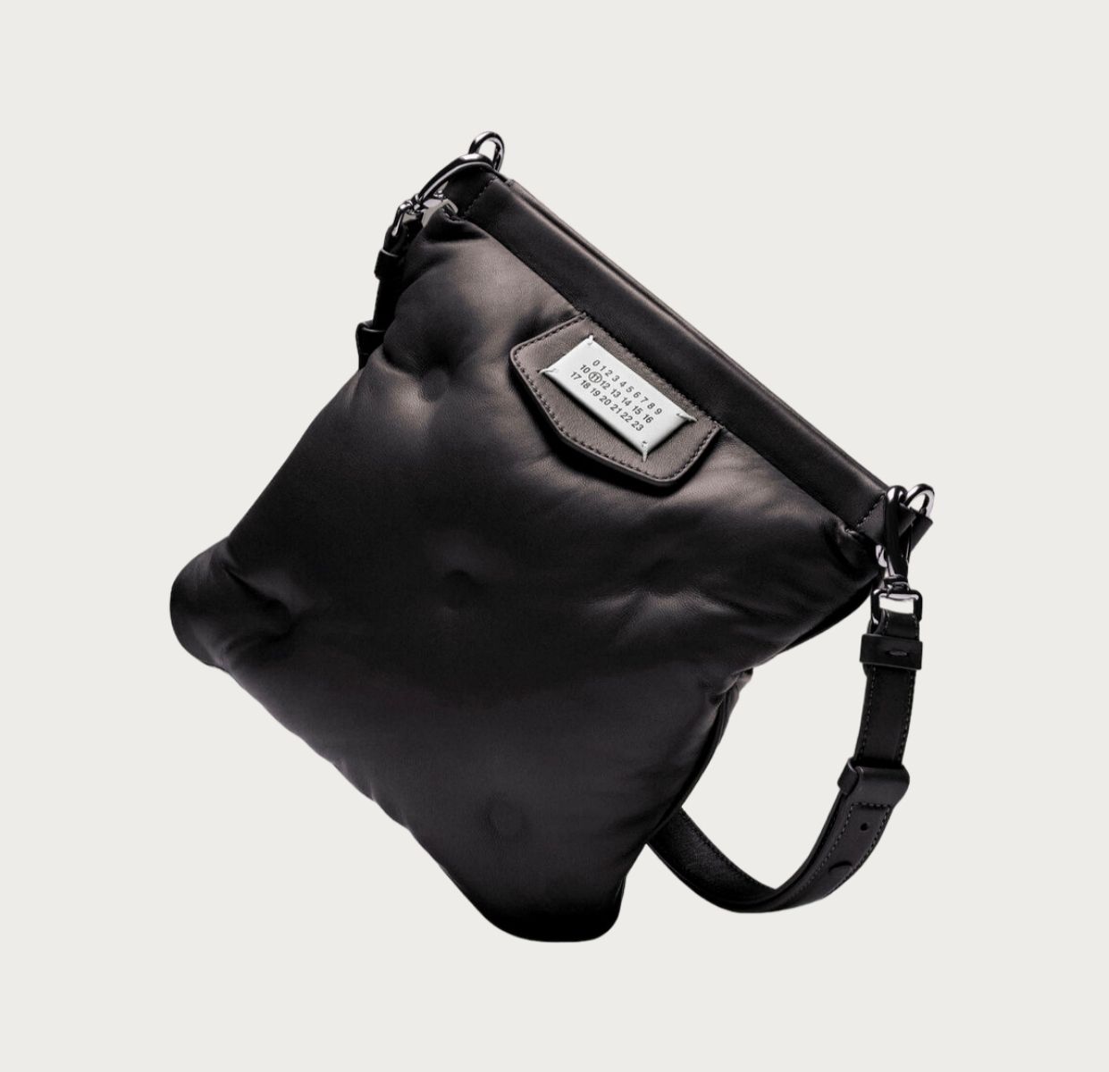 Maison Margiela 「グラム スラム」フラップポケットバッグ Maison Margiela】「グラム スラム」フラップポケットバッグ