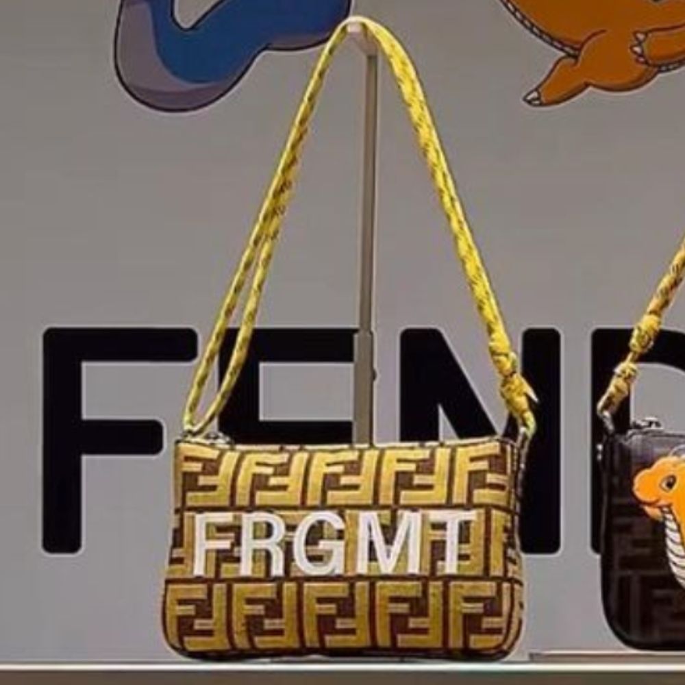 ★関税込み★FENDI バゲット FF ジャカード スリム クラッチ バゲット スリム クラッチ ファブリック ブラウン | Fendi