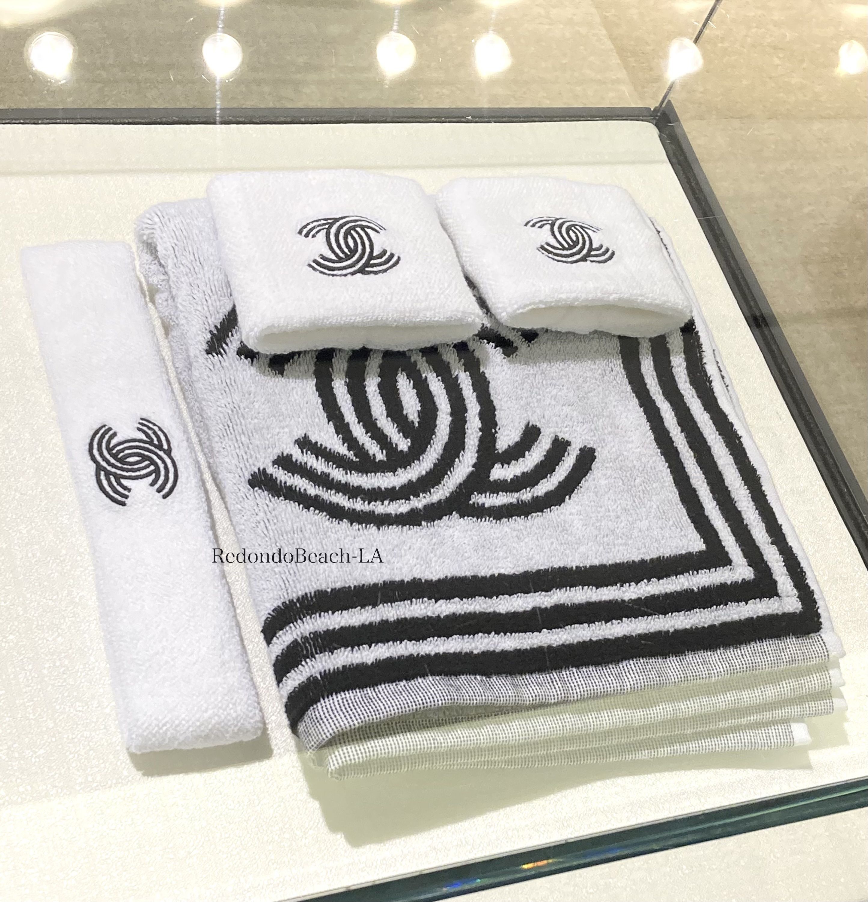 【タオルケットにも♪】CHANEL 2025ココビーチ限定 バスタオル バスタオル - コットン、ブラック & ホワイト — ファッション